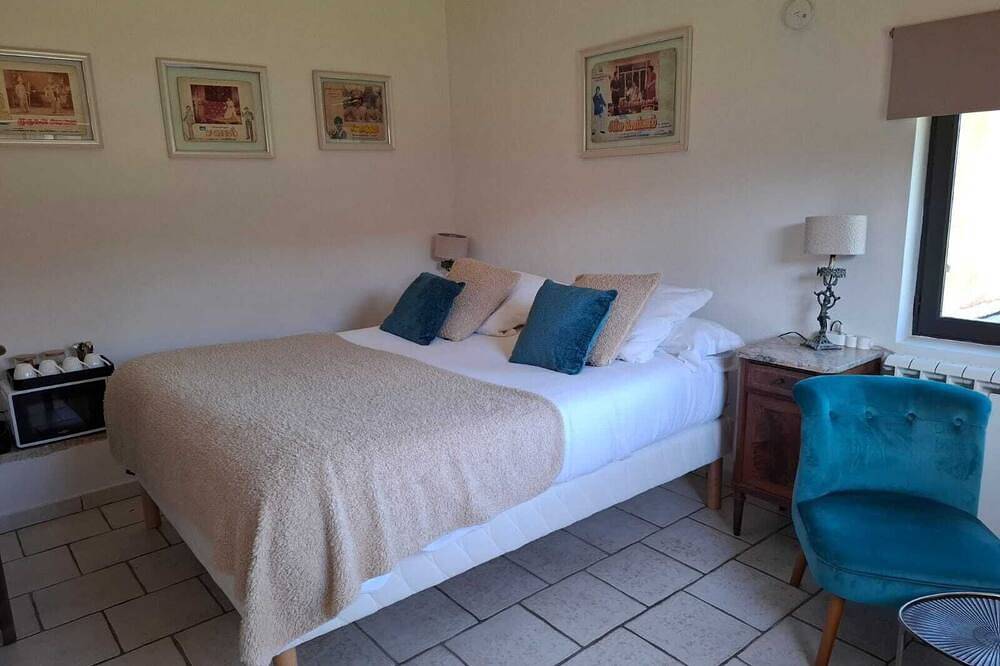 Renovated Farm House Bed  breakfast close to Macon in Grièges, Bourg-en-Bresse region