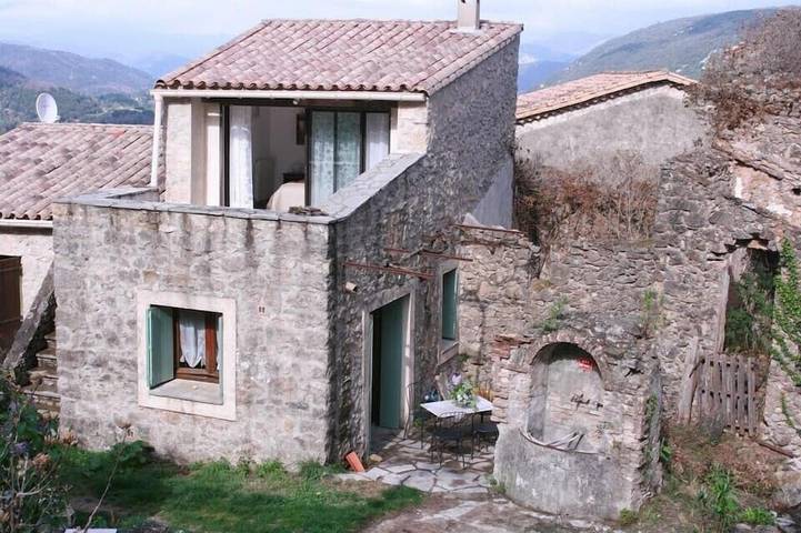Location de vacances pour 2 personnes, avec Terrasse ainsi que Jardin et Piscine à Saint-Laurent-le-Minier