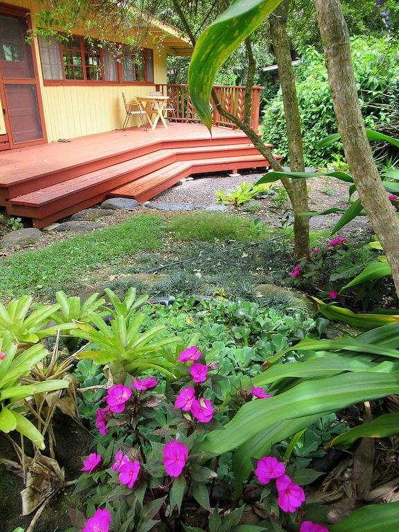 Vintage Farmhouse and Botanical Garden in Hamakua