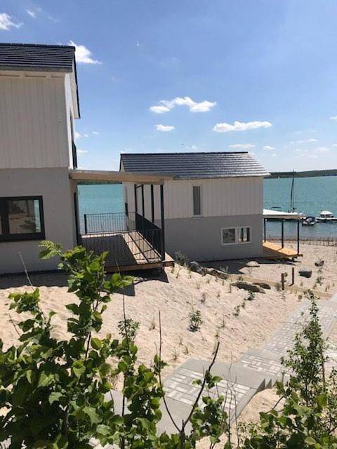 Ferienhaus für 4 Personen, mit Terrasse und Garten sowie Seeblick und Ausblick in Neukieritzsch