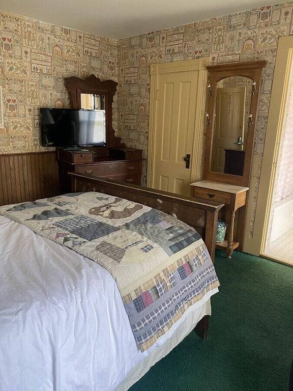 Ah #31/#32 · Ah Jack and Jill 2 Full/adjoining bathroom in Wabasha, Wabasha County