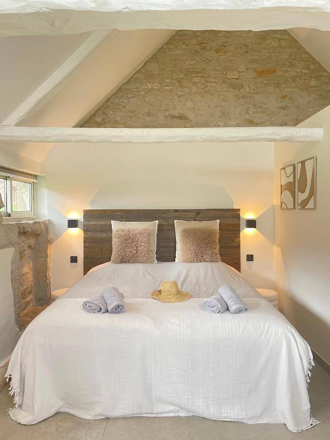 Location de vacances pour 2 personnes, avec jardin et piscine ainsi que vue et terrasse, animaux acceptés à Calvignac