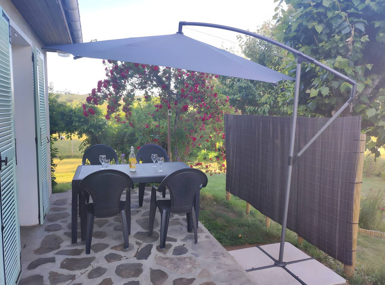 Ferienhaus 'Gîte De Lonzanges' mit Bergblick, privater Terrasse und Wlan in Lanobre, Regionaler Naturpark Volcans d'Auvergne