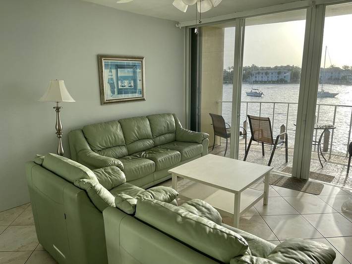 Vacation rental for 4 people, with balcony and yard in Pompano Beach