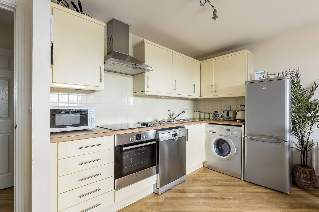 Entire apartment, Bay Retreat - Moments from Hamworthy Park in Poole, Poole Harbour