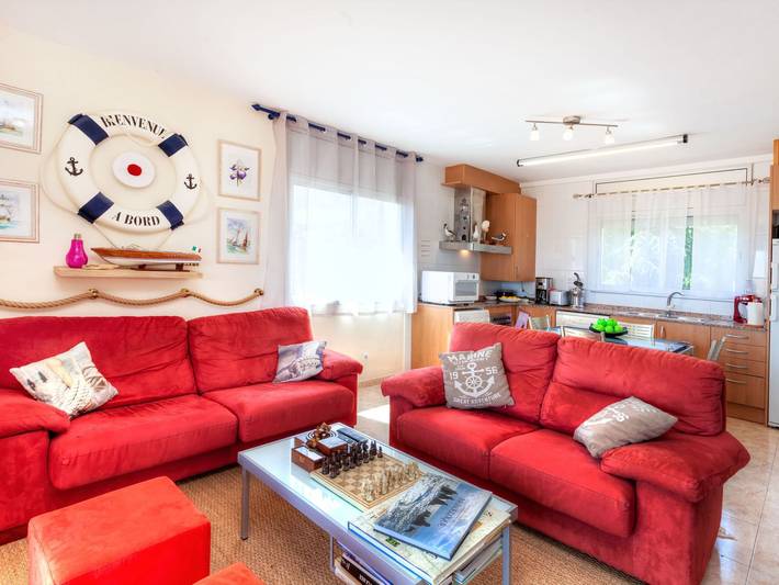 Ferienwohnung für 5 Personen, mit Terrasse und Garten in Llanca - 2