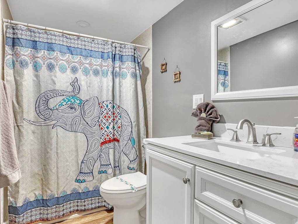 Ganze Wohnung, Coco Beach neu renoviert, offen 2/1 ersten Stock direkt am Meer Wohnung. in Space Coast