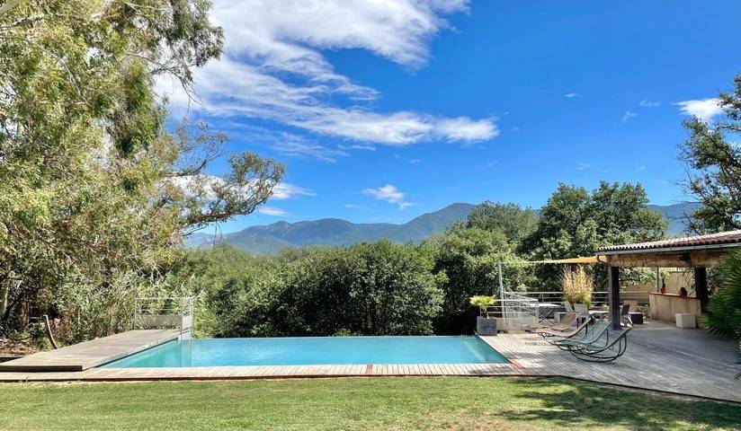 Villa pour 8 personnes, avec Terrasse ainsi que Piscine et Vue