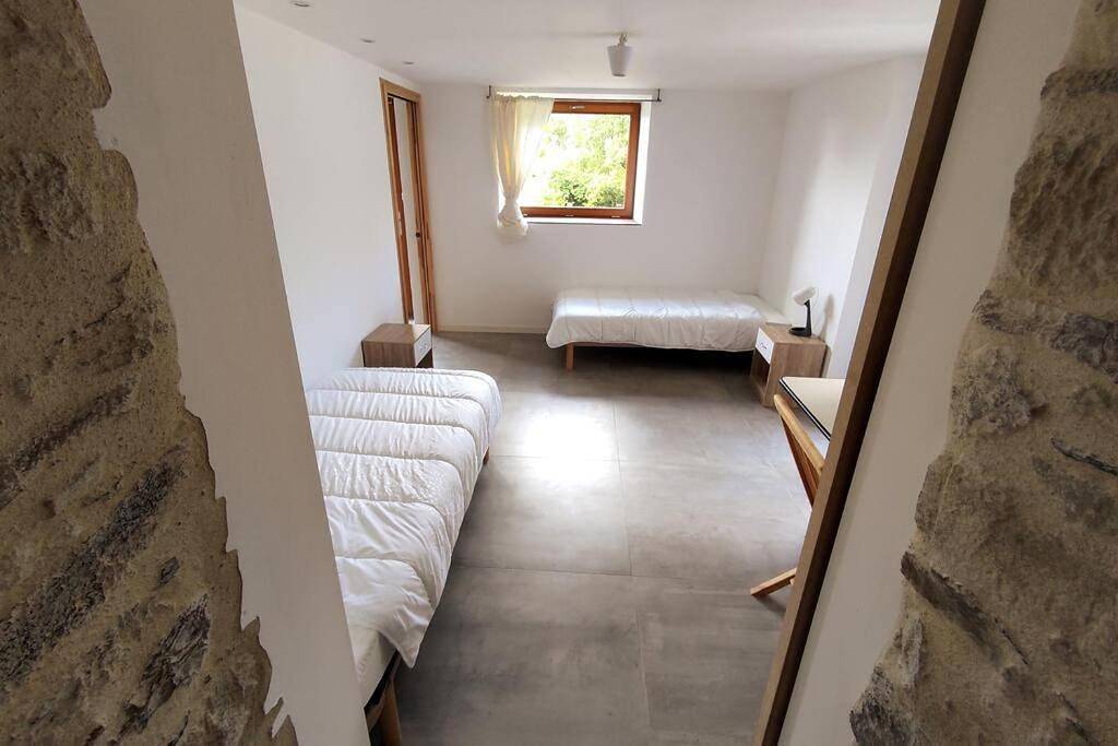 Six-Bedroom House in Bains-sur-Oust, Région de Redon
