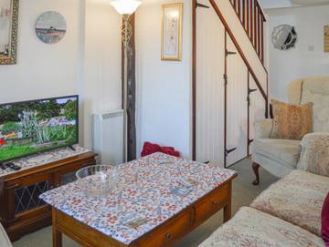 Log Cabin for 5 People in Lyme Regis, Jurassic Coast, Photo 3