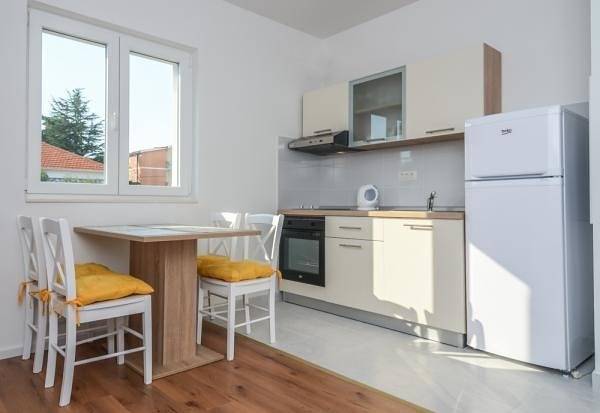 Appartement entier, Appartement de vacances pour 3 personnes avec balcon/terrasse in Sveti Filip i Jakov, Općina Sveti Filip i Jakov