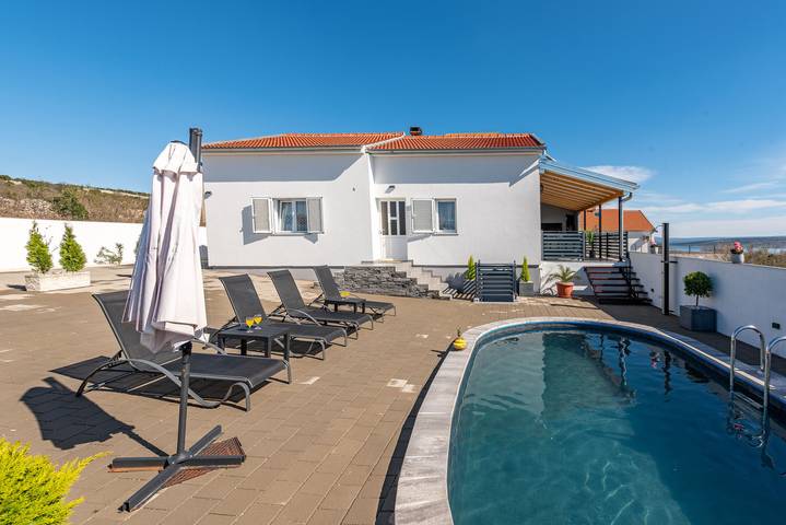 Villa für 6 Personen, mit Garten und Terrasse, kinderfreundlich in Maslenica - 2
