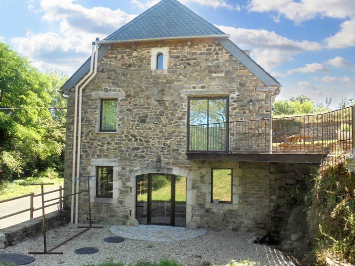 Spacious house in Castelnau-de-Mandailles with fireplace 250 m² in Castelnau-de-Mandailles, Parc naturel régional de l'Aubrac