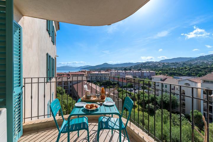 Ganze Wohnung, Ferienwohnung für 2 Personen mit Terrasse in L'Île-Rousse, Calvi und Umgebung