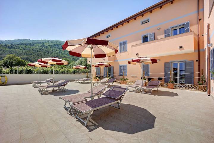 Appartamento intero, Appartamento di vacanza "Antichi Ricordi - Il Pollaio" con piscina condivisa e Wi-Fi in Andora, Riviera di Ponente