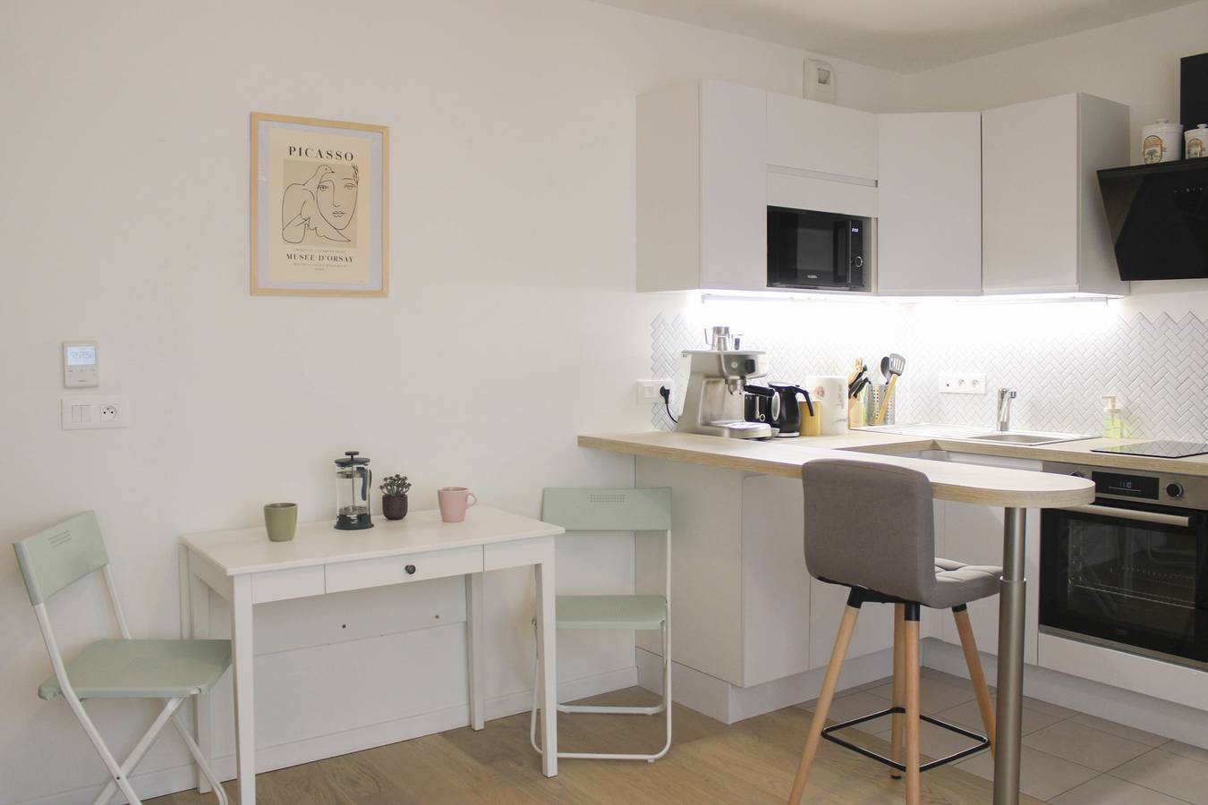 Estudio entero, Charming 28 m² Love Nest in Vanves in Vanves, Altos del Sena