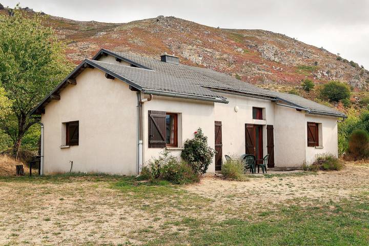Maison de vacances 'Gîte Le Suquet' avec vue sur la montagne et terrasse privée in Dourbies, Parc national des Cévennes