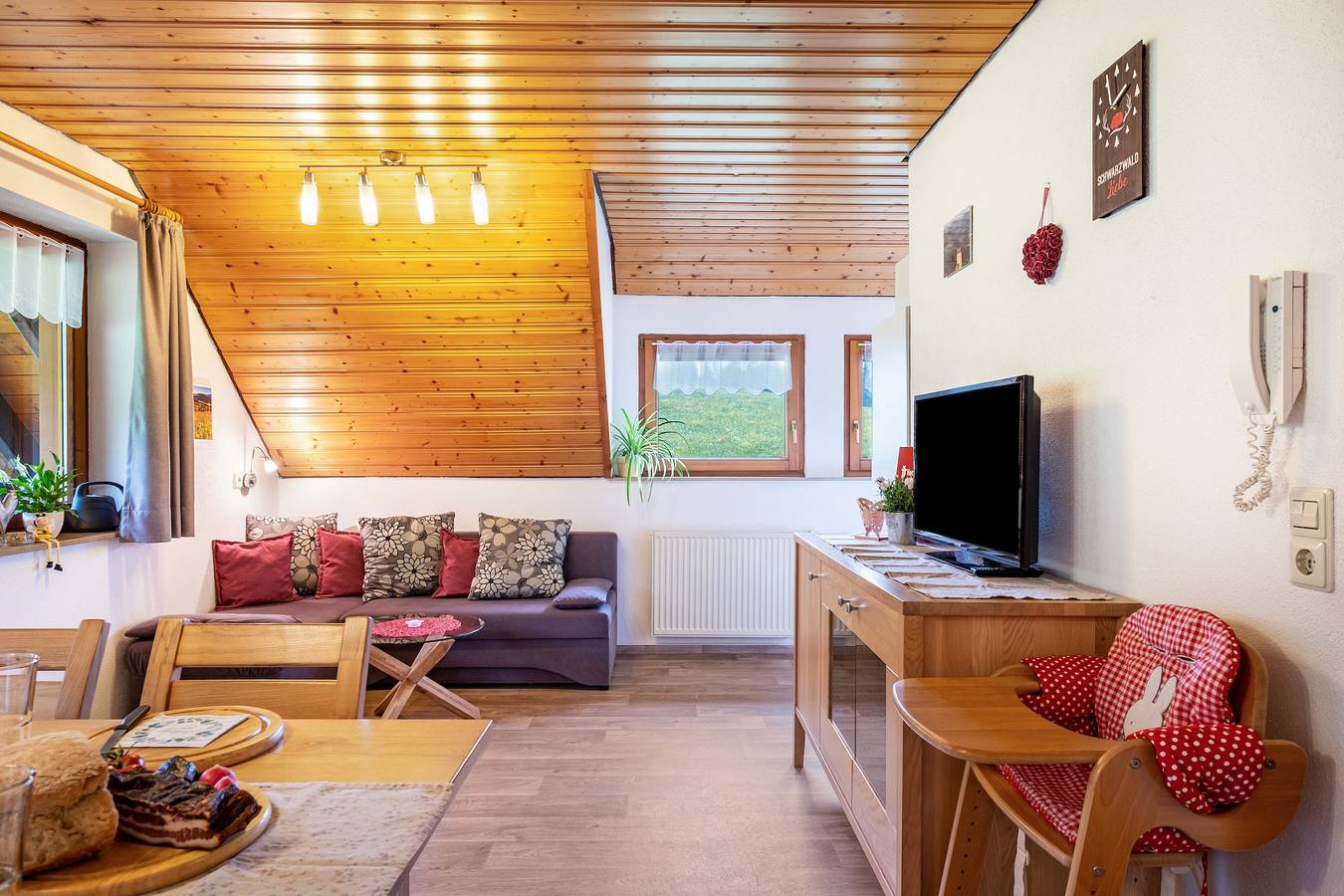 Ganze Wohnung, Ferienwohnung 'Flieder' mit Bergblick, Gemeinschaftsgarten und Wi-Fi in Sankt Märgen, St. Märgen