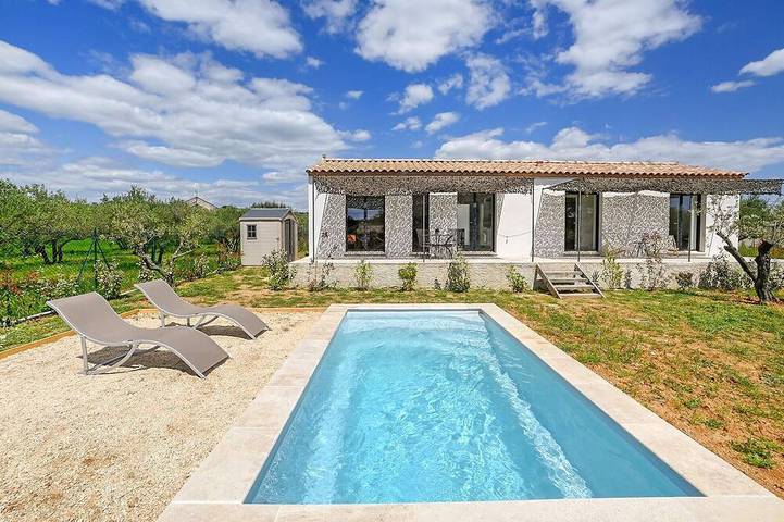 Location de vacances pour 6 personnes, avec jardin, animaux acceptés à Saint-Maximin (Nimes)