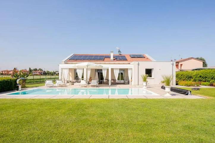 B&b per 6 persone, con Idromassaggio e Terrazza nonché Giardino e Piscina a Castel Maggiore