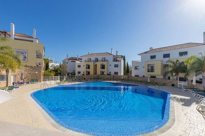 Ferienwohnung für 4 Personen, mit Pool und Balkon - 1