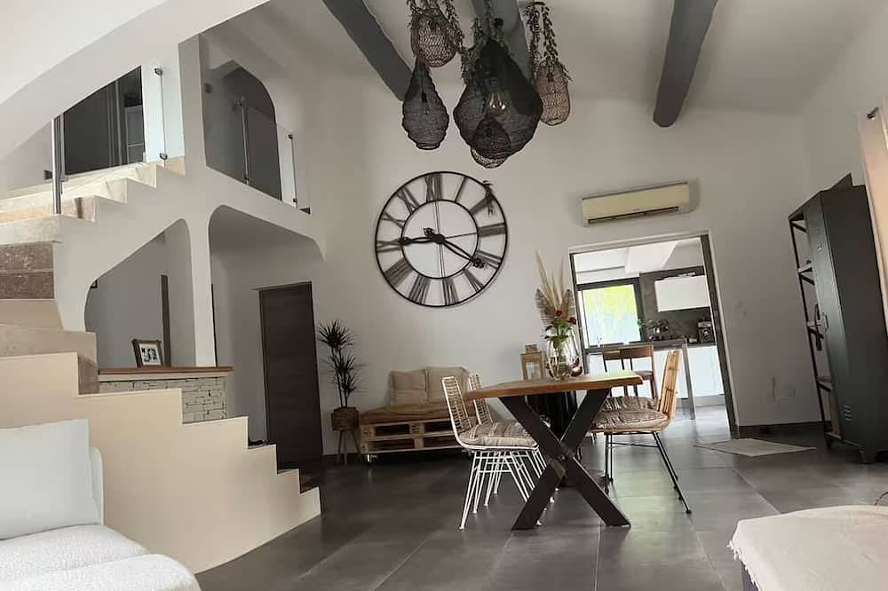 Maison au calme, avec jardin et piscine à 15 min d'Aix en Provence. in Gardanne, Côte méditerranéenne (France)
