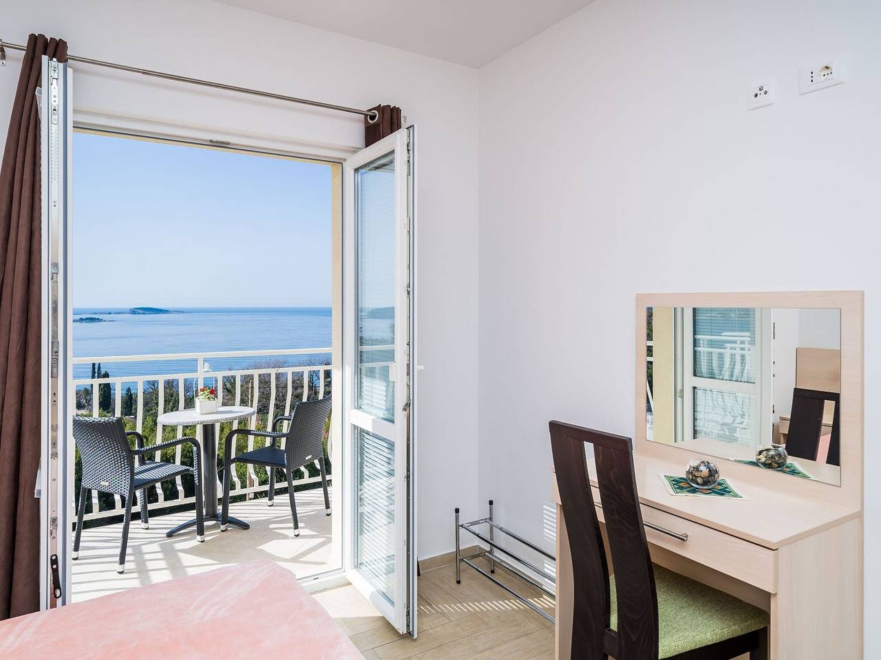 Ganze Wohnung, Villa Samba - Superior One-Bedroom Apartment with Balcony and Sea View in Plat, Dubrovnik-Neretva