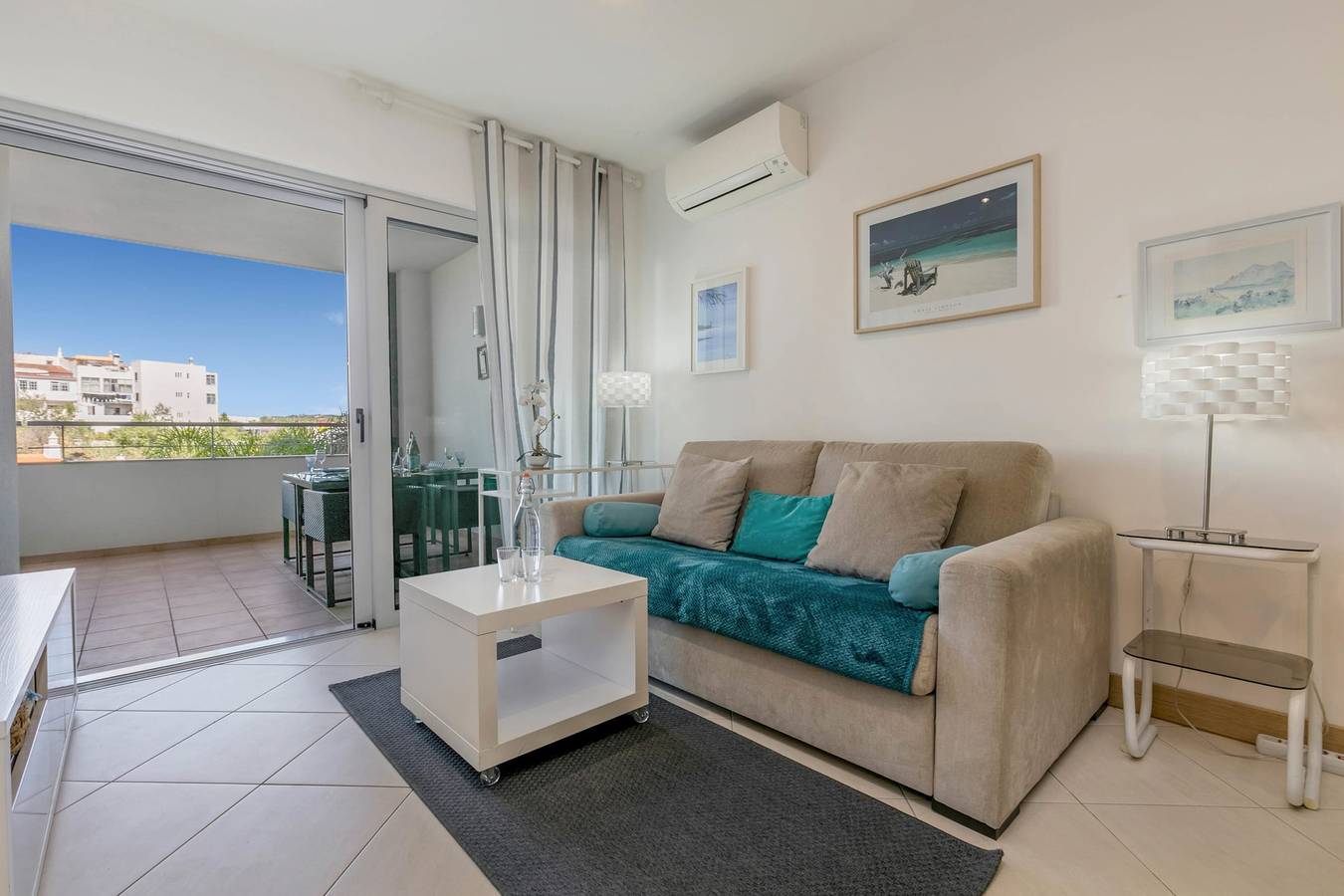 Entire apartment, Apartment Henri - Perfect couples getaway! in São Sebastião, Lagos