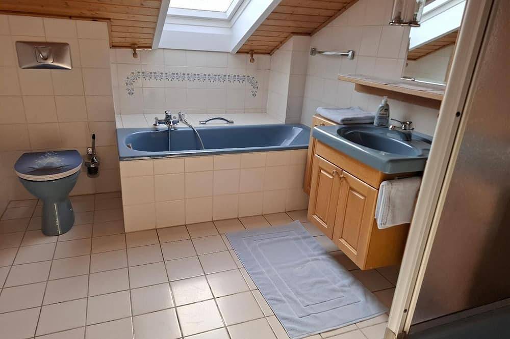Ganze Wohnung, Ferienwohnung 100 qm mit 3 Schlafzimmern in Furth im Wald, Ostbayern
