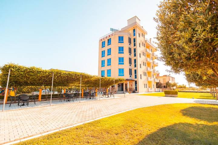 Hôtel pour 5 personnes, avec vue sur le lac ainsi que jardin et vue