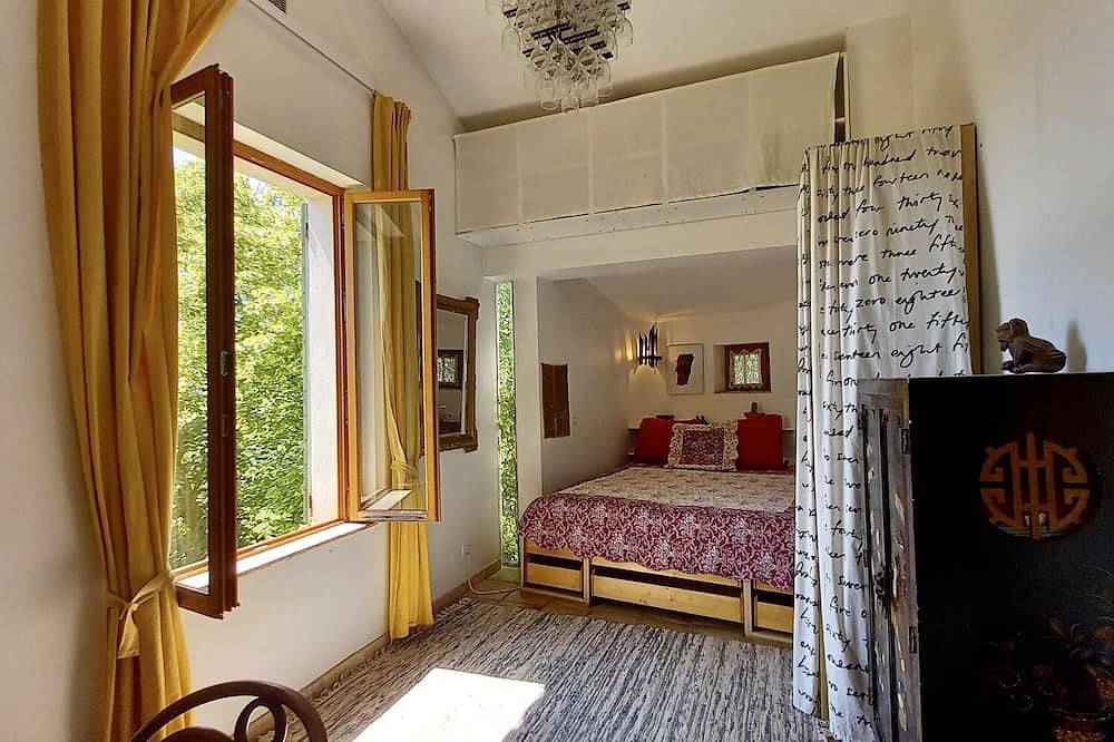 Maison D'architecte Indépendante Dans un Jardin Avec vue Remarquable in Cotignac, Brignoles region