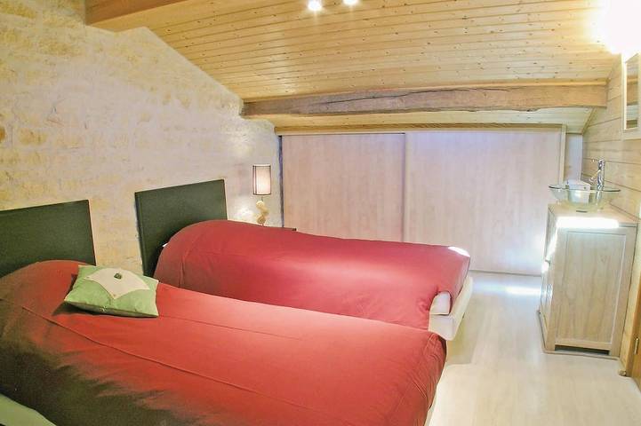 Location de vacances pour 6 personnes, avec jardin à Rioux - 4