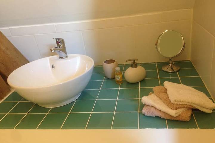 Gîte pour 2 personnes, avec jardin ainsi que terrasse et jacuzzi à Quistinic - 4