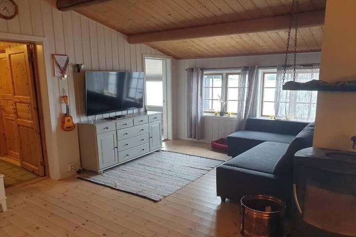 Authentic Norwegian Cabin with Stunning Lake Views - Cottage with Fishing in Orkdal