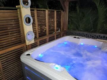 Maison de campagne pour 2 personnes, avec jardin et jacuzzi à Sainte-Marie (Île de la Réunion)
