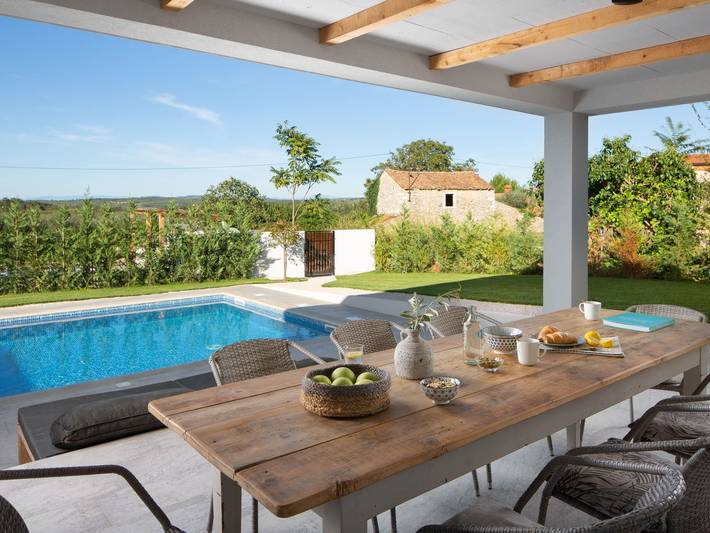 Ferienhaus für 6 Personen, mit Pool und Terrasse sowie Garten, mit Haustier