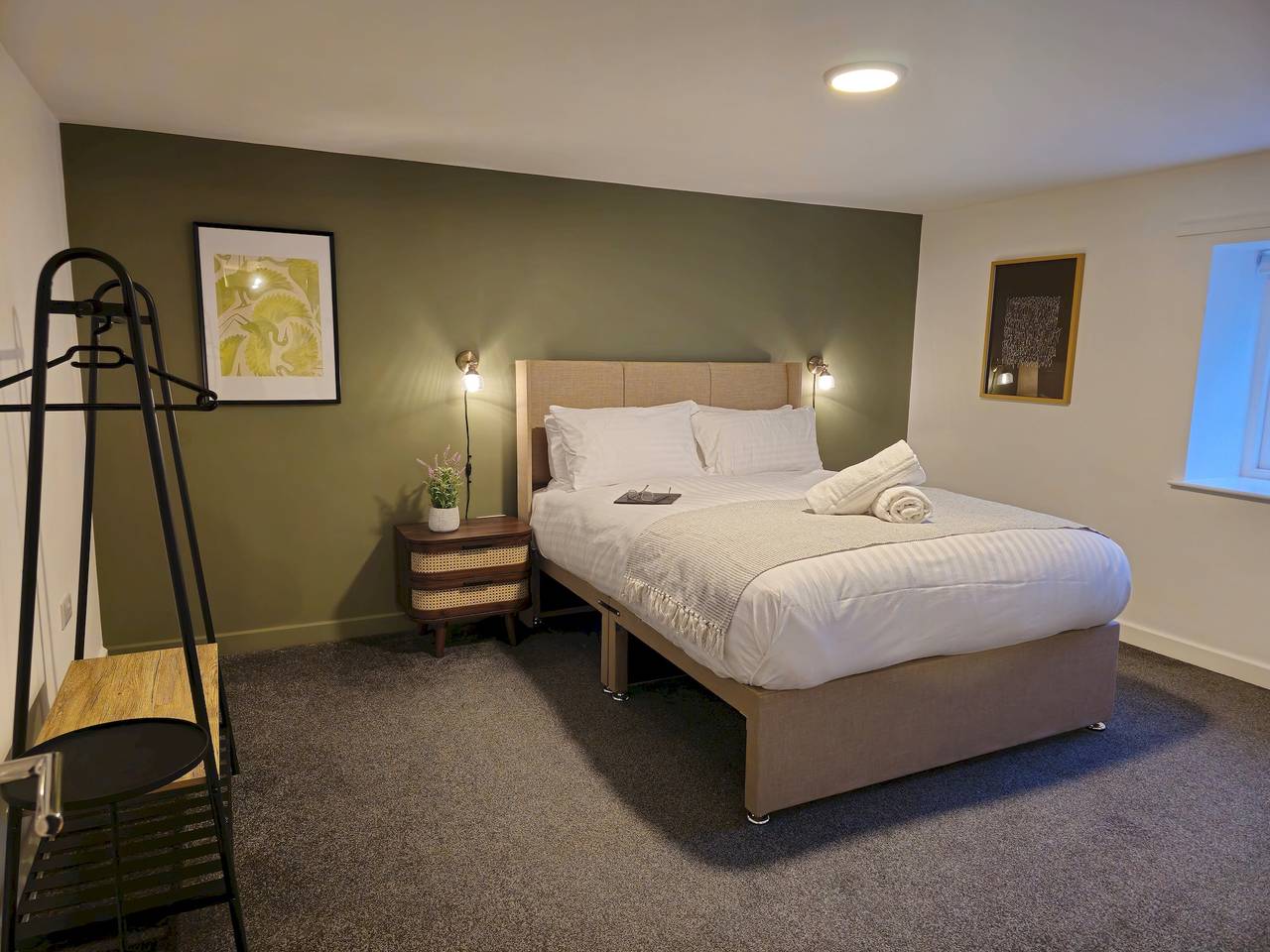 Entire apartment, Stylish and spacious, lower ground floor apartment -Pass the Keys in Shrewsbury, Shropshire