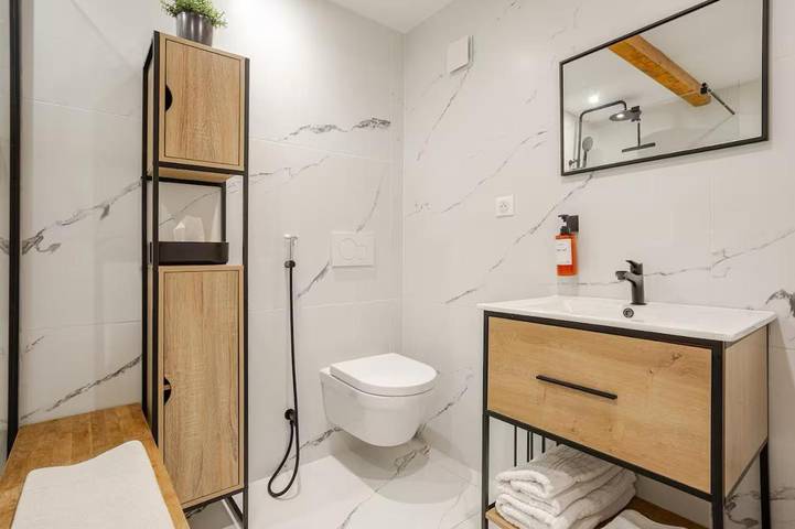 Gîte pour 4 personnes, avec terrasse et vue, adapté aux familles à Saint-Sulpice-de-Faleyrens - 3