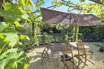 Gîte pour 4 personnes, avec jardin à La Verrie
