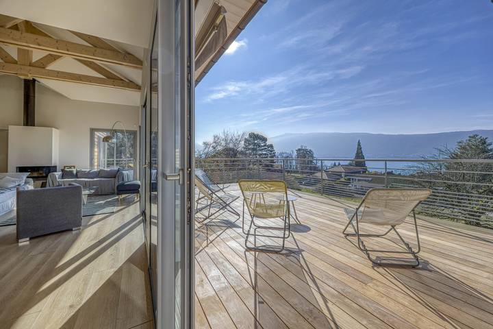 Location de vacances pour 8 personnes, avec vue sur le lac ainsi que jardin et balcon à Veyrier-du-Lac - 2