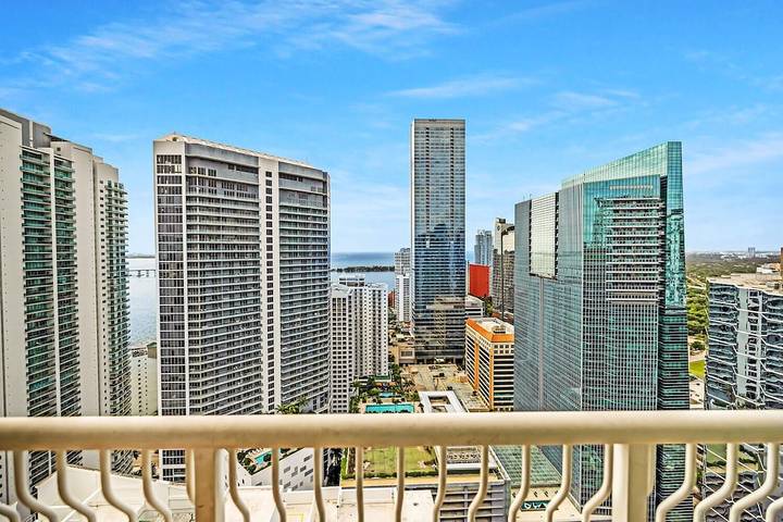 Holiday rental for 9 people, with hot tub and pool as well as balcony in Miami