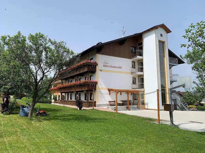 Hotel für 3 Personen, mit Balkon/Terrasse und Terrasse sowie Garten und Sauna in Haidmühle - 4