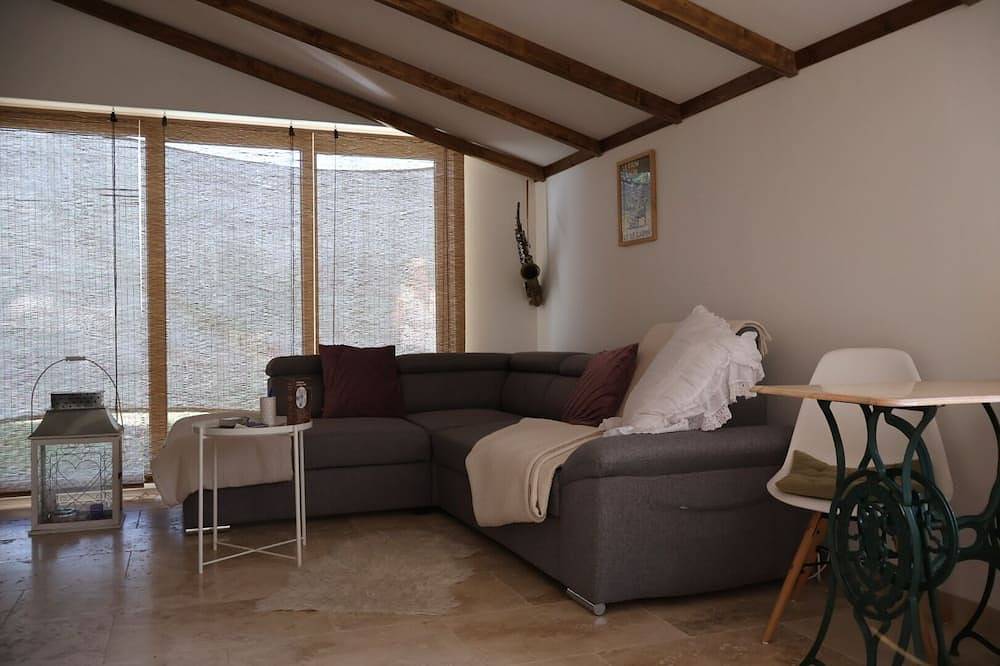 Entire apartment, Studio with private garden in Bergerac, Périgord Pourpre