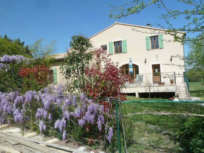 Chambre d’hôte pour 12 personnes, avec jardin ainsi que piscine et vue