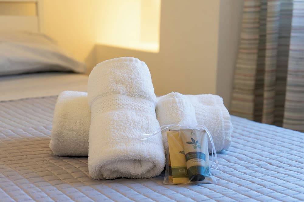 Appartamento intero, Spacious place with fast Wi-Fi and private terrace in Cutrofiano, Provincia di Lecce