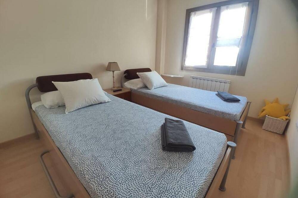 Entire apartment, Apartamento Falcar in Villanúa, Spanish Pyrenees