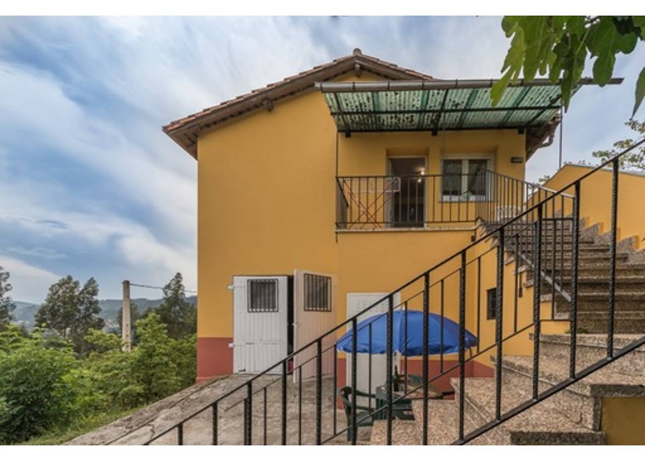 Casa 'El Trabaz' avec vue sur la montagne et jardin privé in Candamo, Nalón