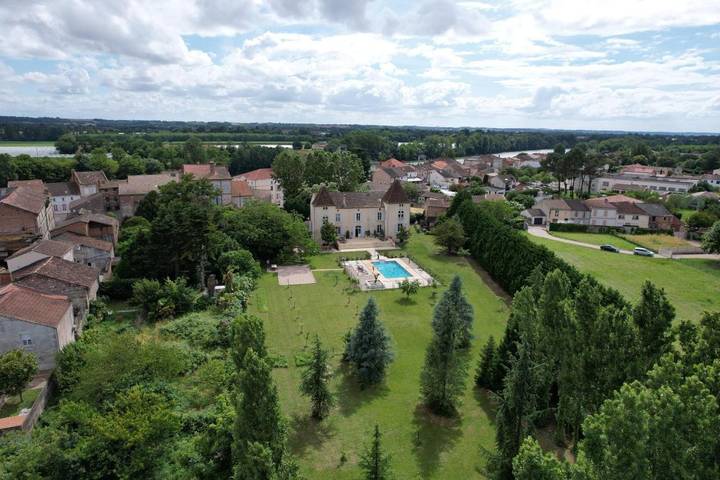 Location de vacances pour 15 personnes, avec piscine ainsi que jardin et terrasse à Lamagistère - 2