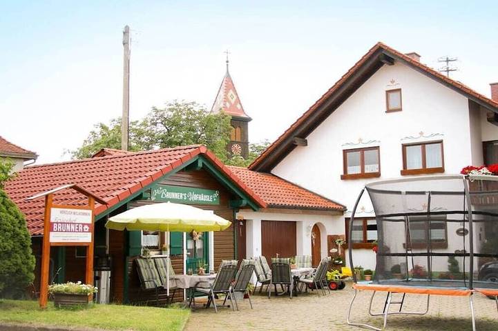 Ferienhaus für 13 Personen, mit Terrasse in Hayingen