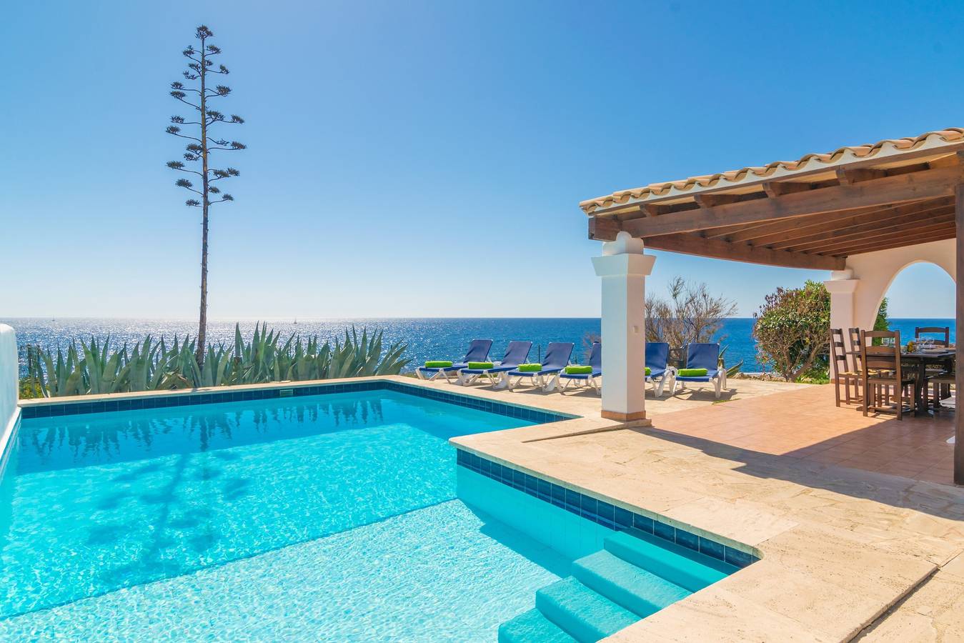 Casa vacacional 'Villa Solymar' con vistas al mar, Wi-Fi y aire acondicionado in Cala Serena, Felanitx